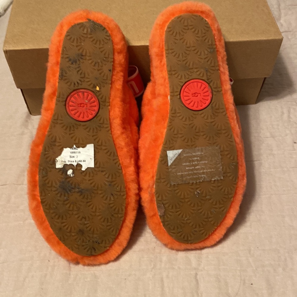 Host Pick 2/28 Women’s Ugg Fluff Yea Slides. Size7 - image 4